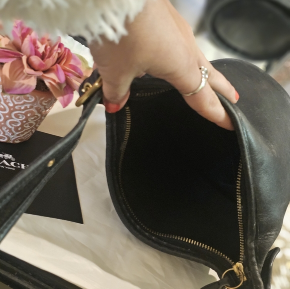 Vintage Maggie Duffle Coach Purse - Picture 3 of 8